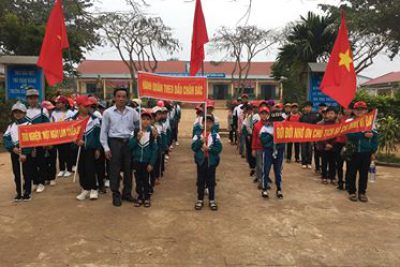 Trải nghiệm ” Một ngày làm chiến sỹ”