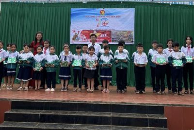 Tổ chức liên hoan “ Chiến sỹ nhỏ Điện Biên” kỉ niệm ngày thành lập Đội 15/5 và sinh nhật Bác 19/5. Tuyên dương 24 chiến sỹ nhỏ Điện Biên, trao 24 phần quà “ Thiếu nhi học tập tốt- Rèn luyện chăm” trao 4 phần quà “ Tiếp sức đường dài”